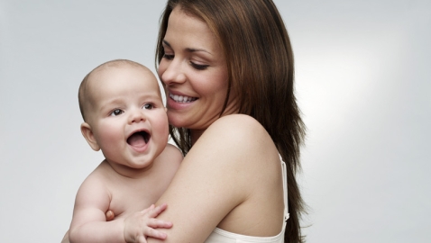 Nuôi con bằng sữa mẹ: trẻ 6 – 12 tháng tuổi