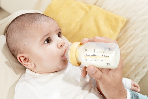 5 điều mẹ cần ghi nhớ để hâm sữa không mất chất dinh dưỡng